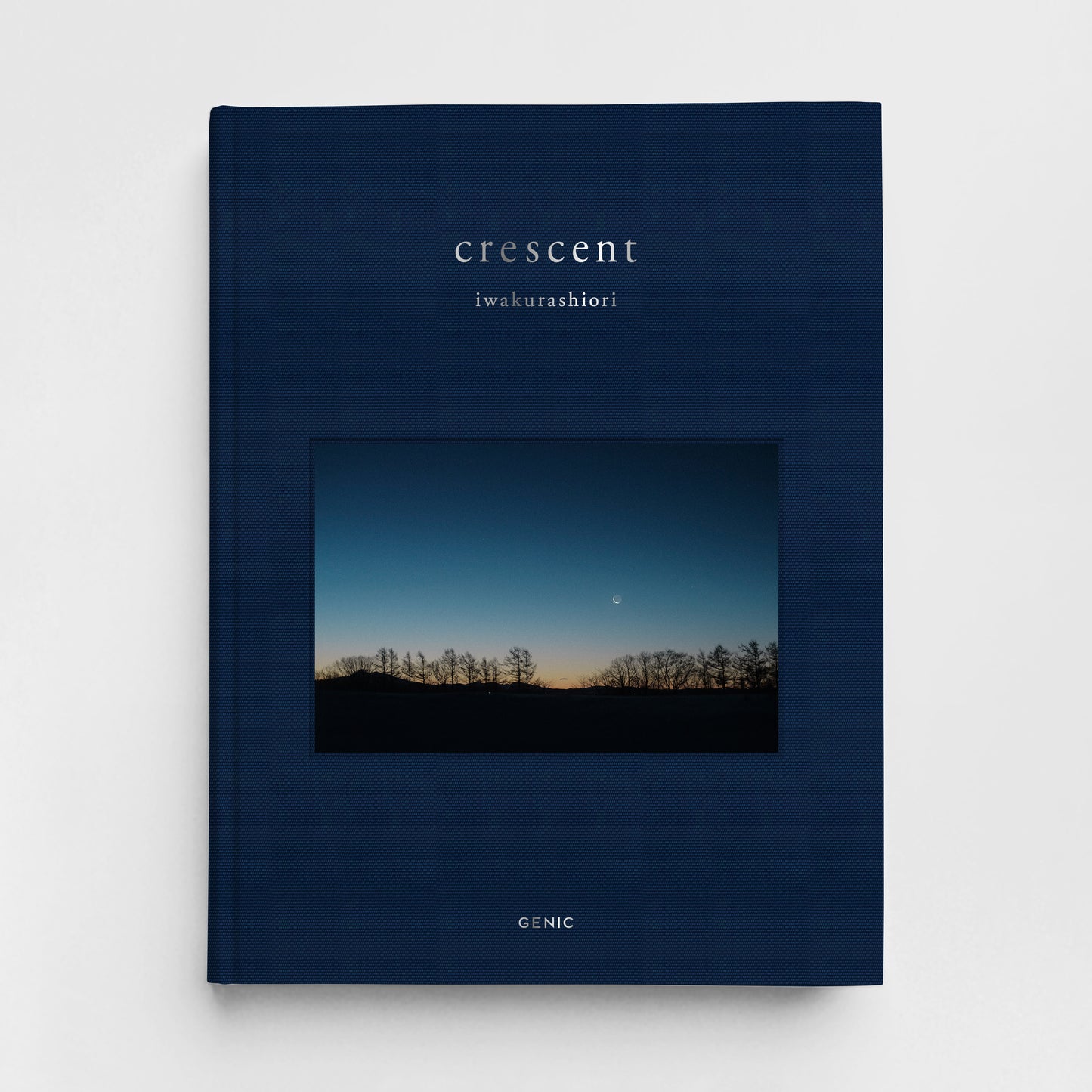 2大特典付き先行予約 A:岩倉しおり写真集「crescent」+「オリジナルムーンカレンダー2026」(送料無料)