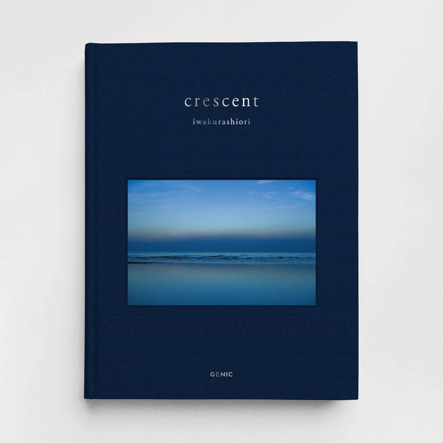 2大特典付き先行予約 A:岩倉しおり写真集「crescent」+「オリジナルムーンカレンダー2026」(送料無料)