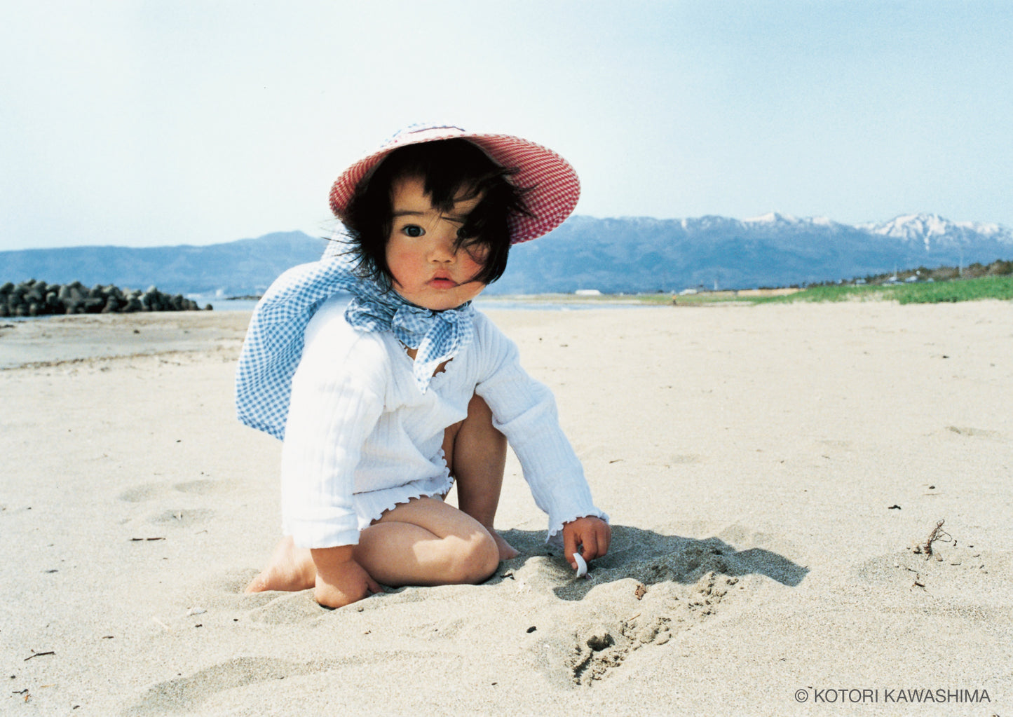 川島小鳥 写真集 「未来ちゃん」(新装版 / 送料無料)