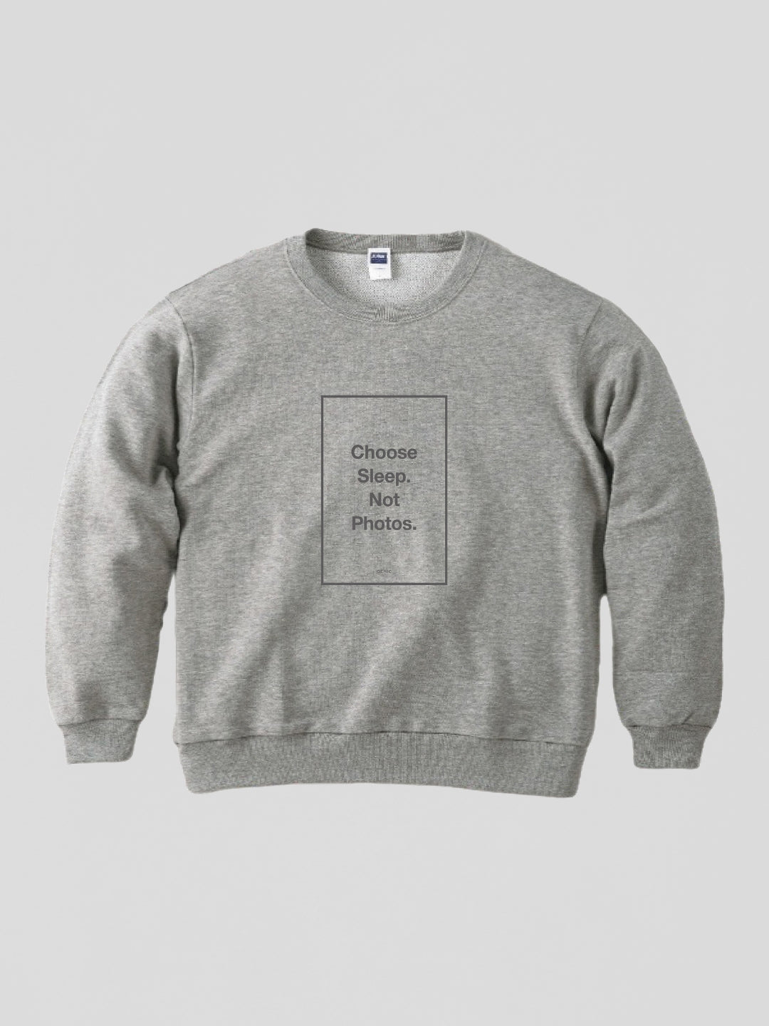 B：ステートメント・スウェット［ 写真よりも睡眠を選ぶ ］