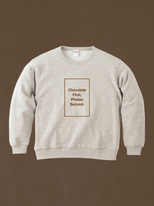 D：ステートメント・スウェット［ チョコレートが1番、写真は2番 ］