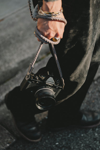 数量限定「THE Buddy カメラストラップ rope “10” 記念カラー：Stone Gray」（送料無料）