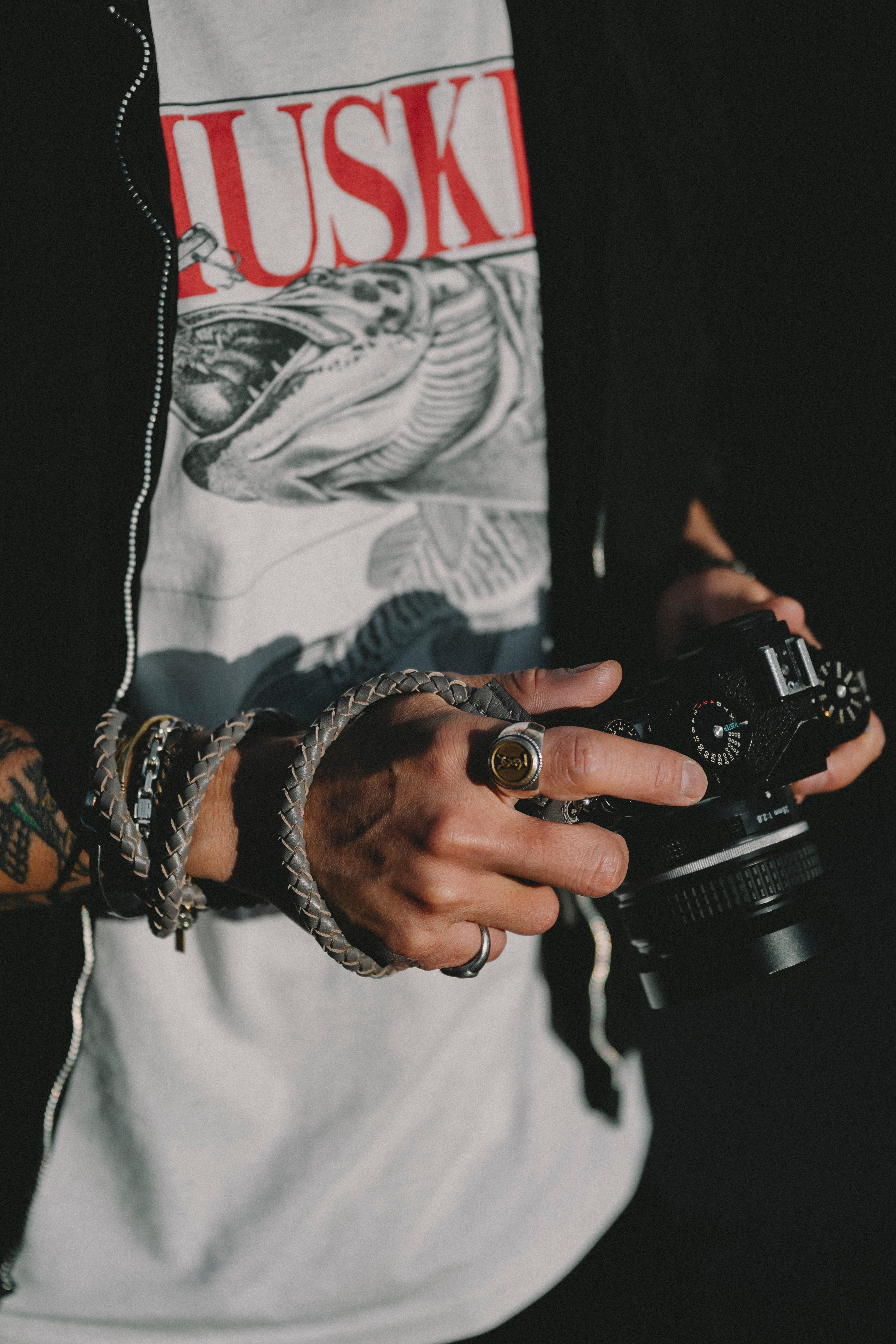 A：澤村洋兵写真集「10」＋数量限定「THE Buddy カメラストラップ rope