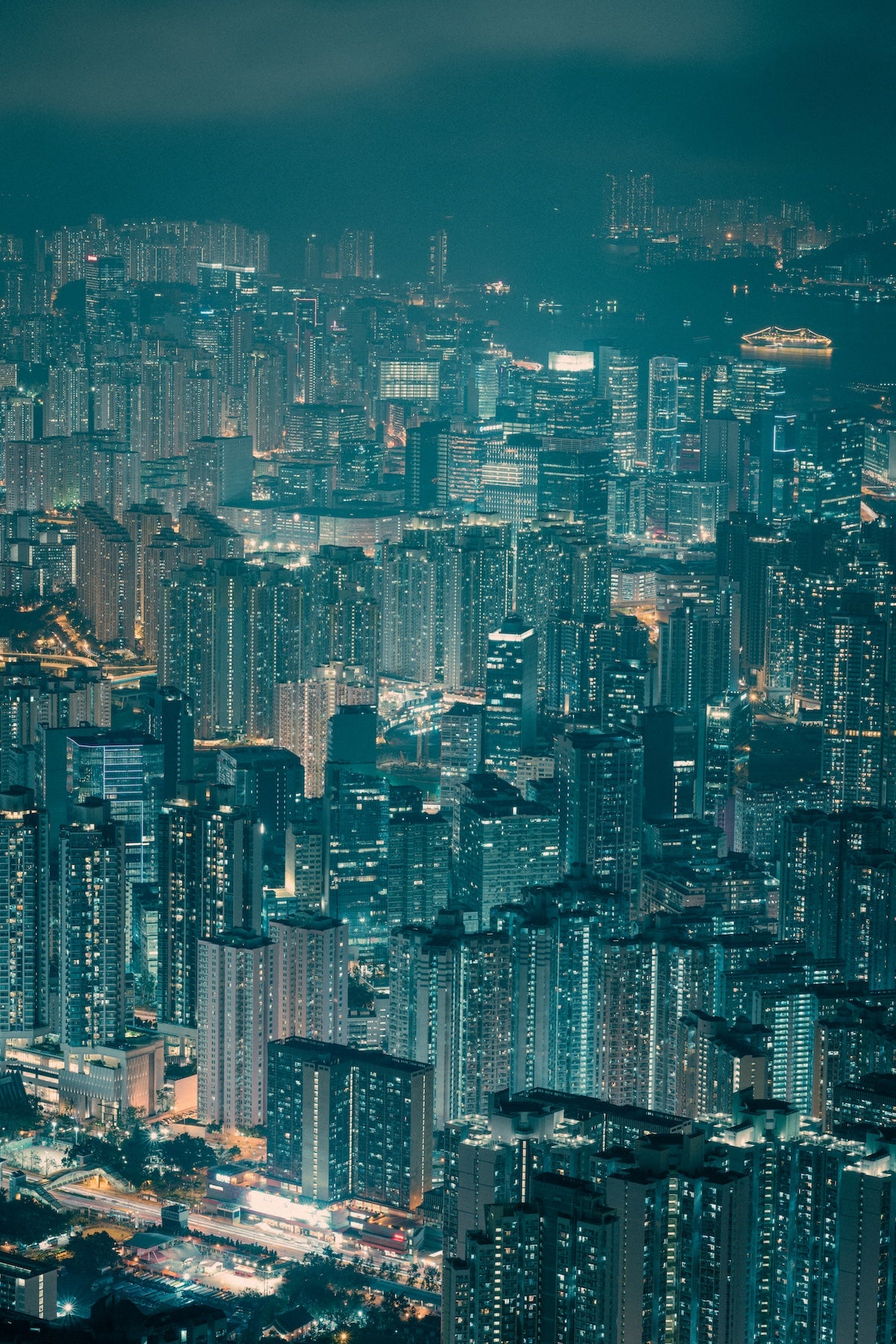 Koji Ueda | Lightroom Presets "Backstreet Cinema" and "Warm Teal Negative Classic"