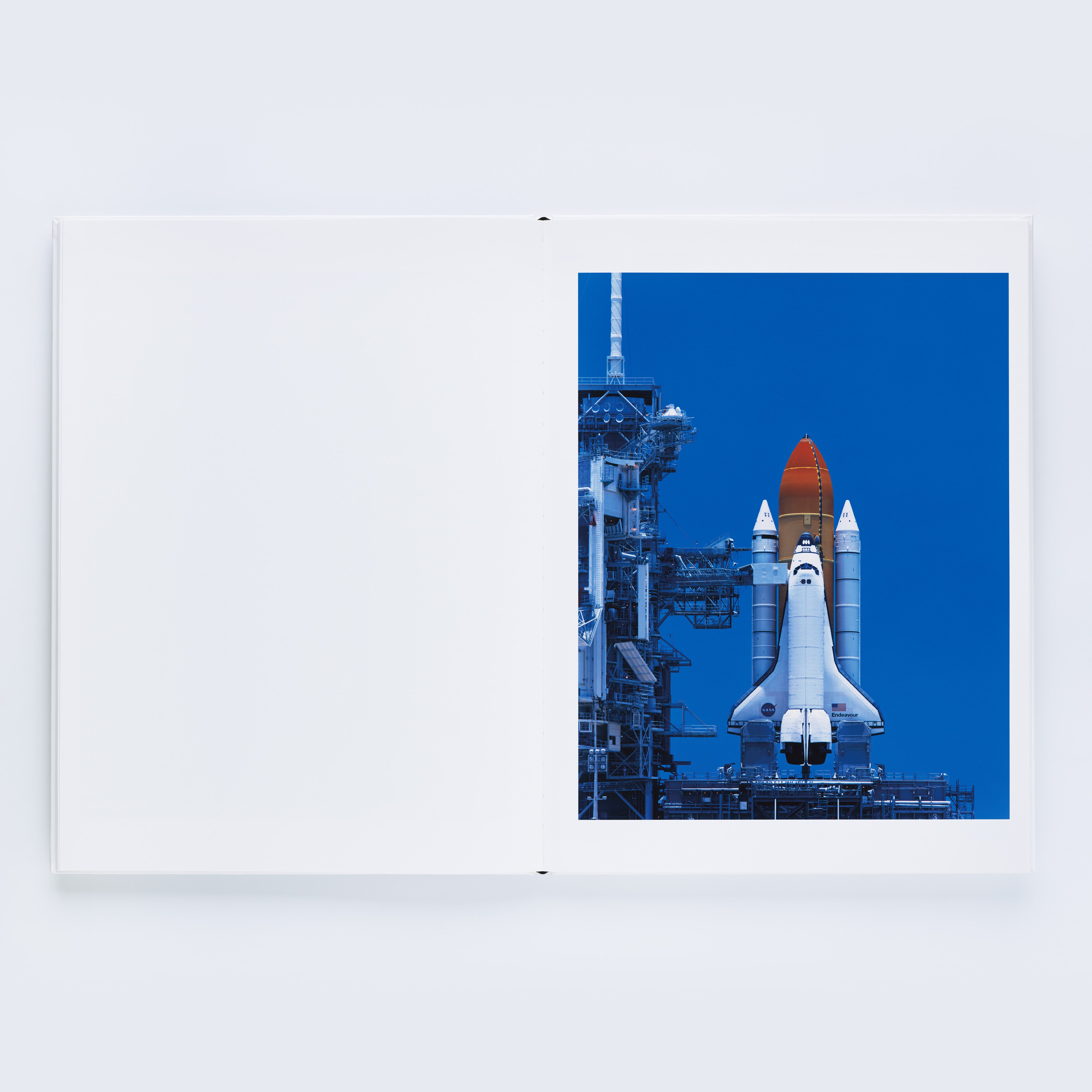 瀧本幹也 写真集「LAND SPACE」 – GENIC SHOP