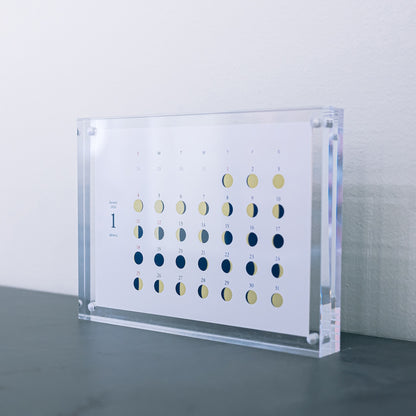 GENICオリジナル ムーンカレンダー2026（Photo：岩倉しおり）