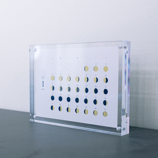 GENICオリジナル ムーンカレンダー2026（Photo：岩倉しおり）