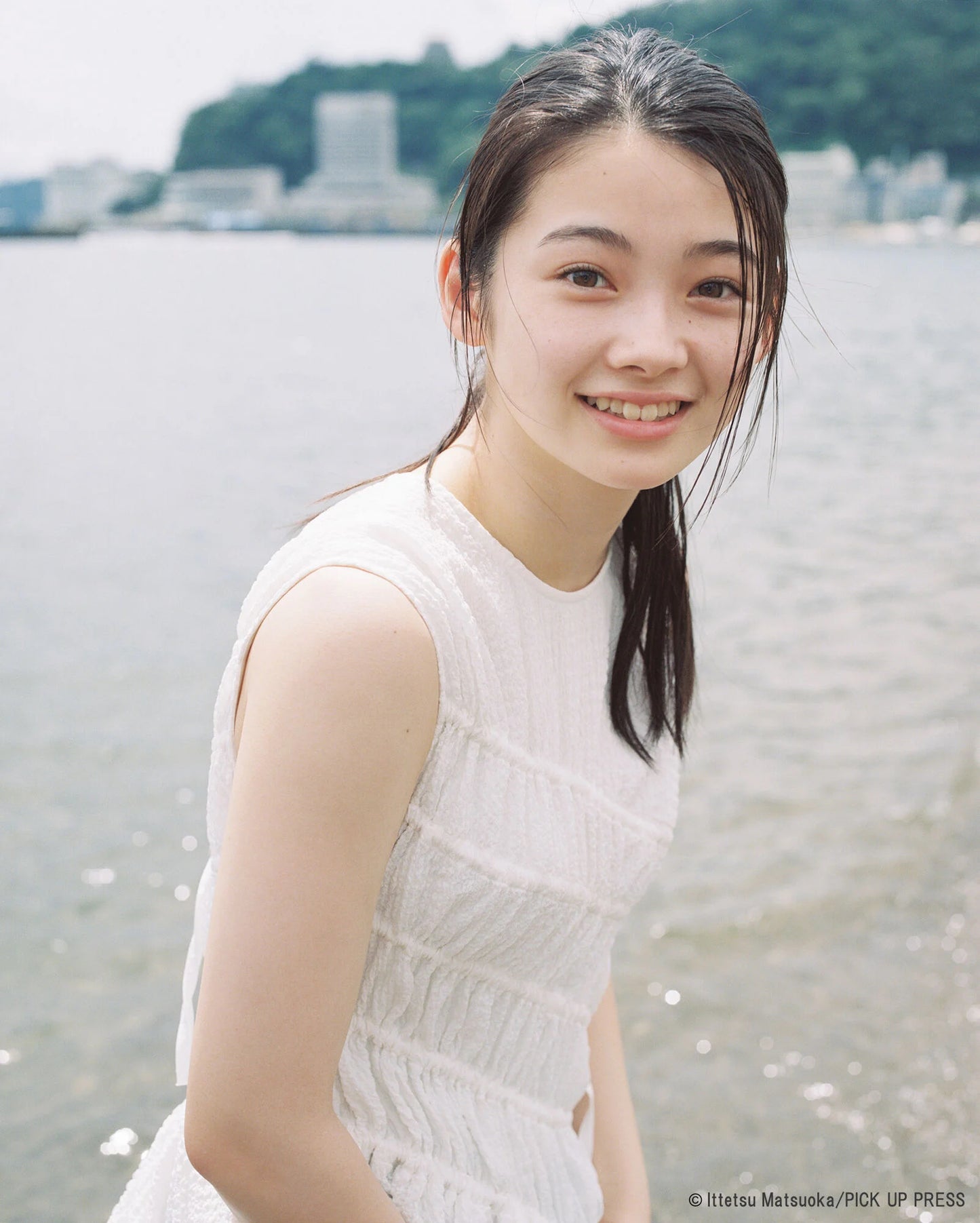 写真家 松岡⼀哲 撮影 南琴奈ファースト写真集「ITTETSU MATSUOKA × KOTONA MINAMI」（送料無料）